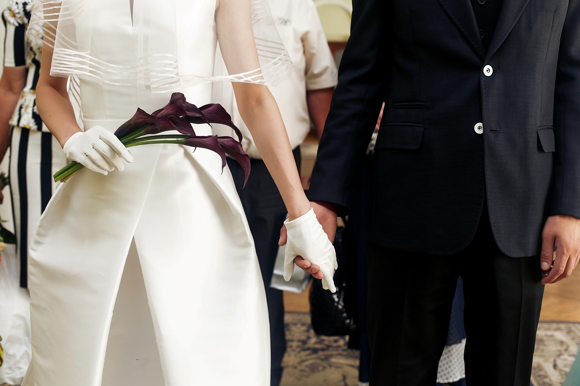 Discover how royal fashion and monarchy style shaped fashion history through enduring fashion traditions and royal influence across centuries.